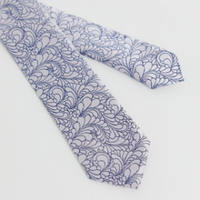 Load image into Gallery viewer, Floral Print Tie
