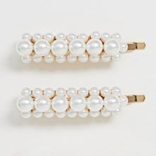 Load image into Gallery viewer, Oversized Faux Pearl Hairclips 2-Pack
